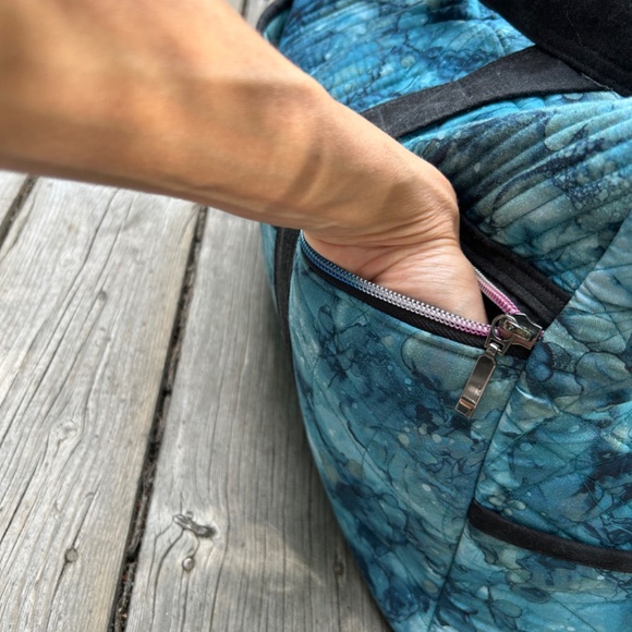 Quilt Duffle Bag - Picture 13 of 14